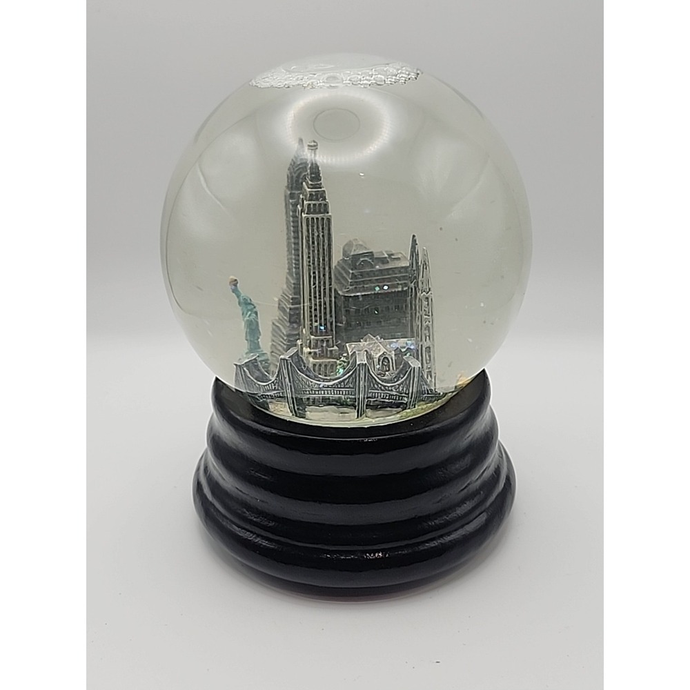 Saks Fifth Avenue NYC Musical Snow Globe – Plays "New York, New York" – WORKS!